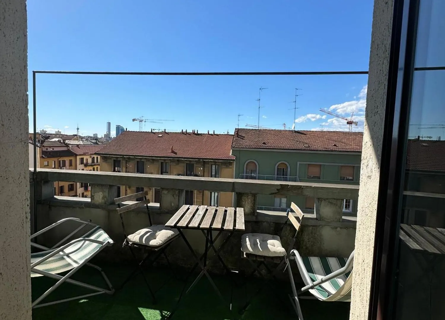 Appartamento Trilocale Con Due Balconi A Isola Porta Nuova Milano 0*,  Italia
