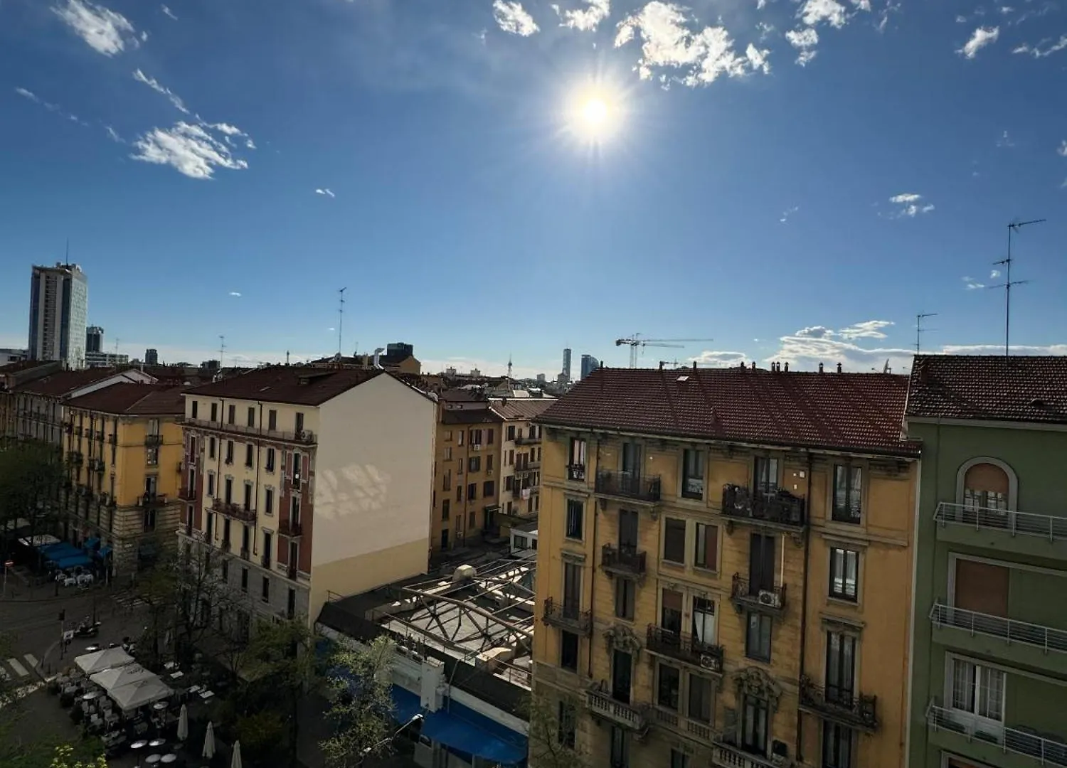 Appartamento Trilocale Con Due Balconi A Isola Porta Nuova Milano